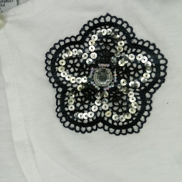 White Cardigan with black flower - Picture 4 of 4